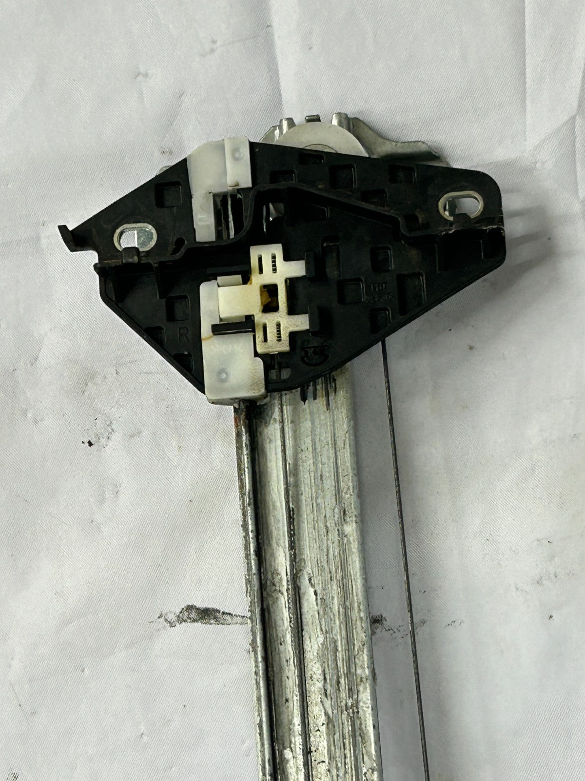 09-15 Honda Pilot Front Right Door Window Regulator & Motor OEM 72210-SZA-A02