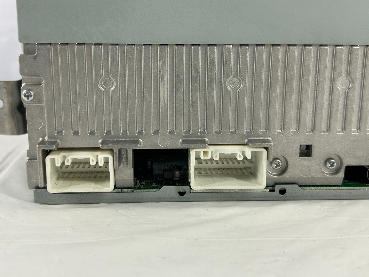 11-13 Mitsubishi Outlander Front Dash AM FM Radio CD Player Unit OEM 8701A469