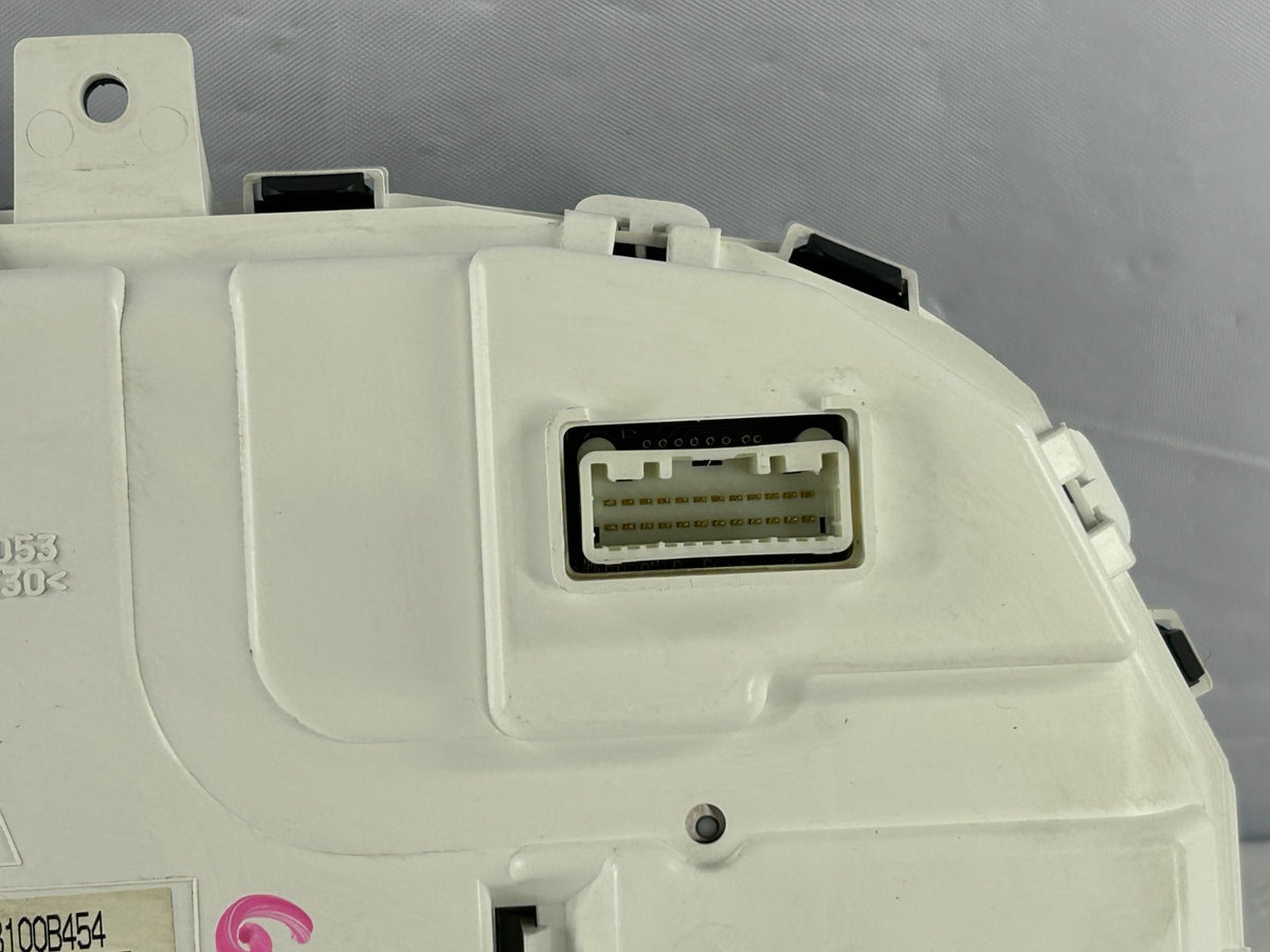 2011-2012 Mitsubishi Outlander Speedometer Instrument Cluster 160K OEM 8100B454