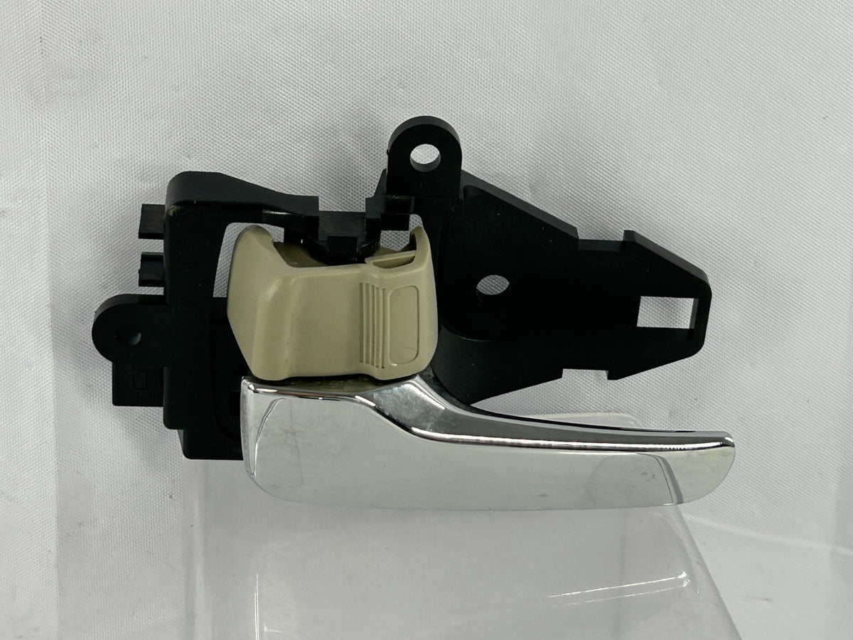 07-13 Mitsubishi Outlander Front Left Side Interior Door Handle OEM 5716A087XA