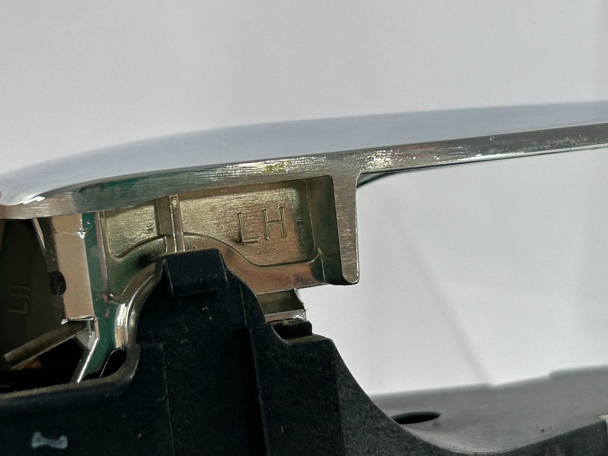 07-13 Mitsubishi Outlander Front Left Side Interior Door Handle OEM 5716A087XA
