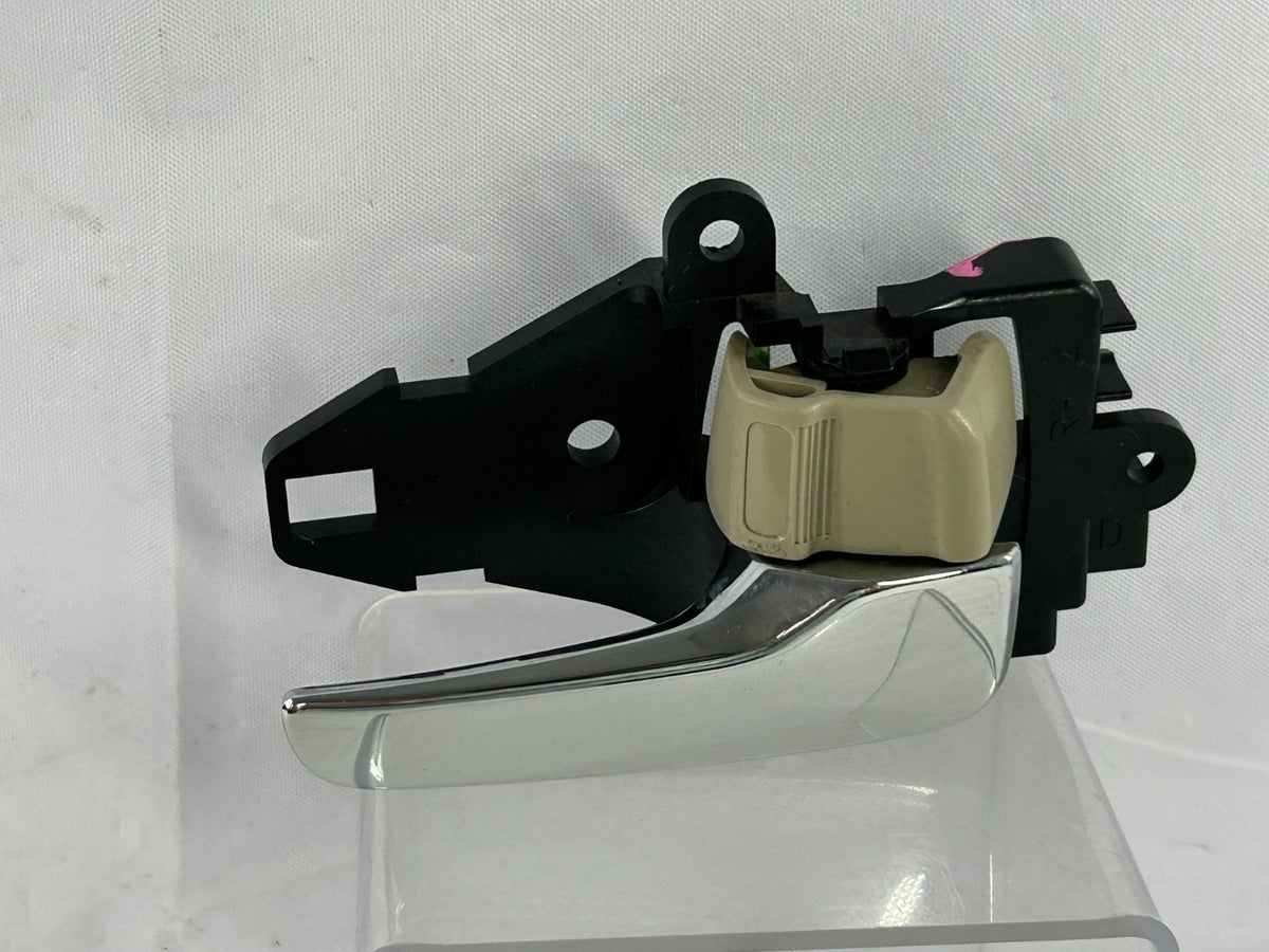 07-13 Mitsubishi Outlander Front Right Side Interior Door Handle OEM 5716A088XA