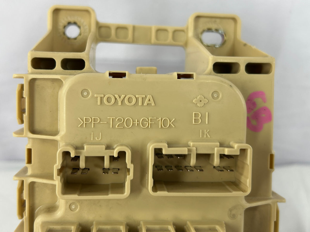 2000-2003 Lexus RX300 Interior Cabin Fuse Box Junction Module OEM 82730-48022