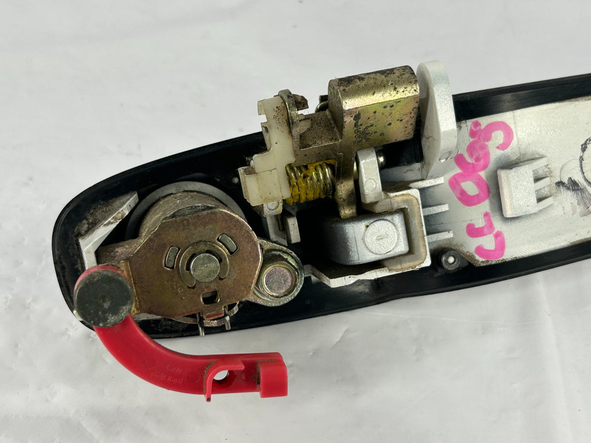 2000-2003 Lexus RX300 Front Left Driver Door Exterior Handle OEM 69220-48030-A0