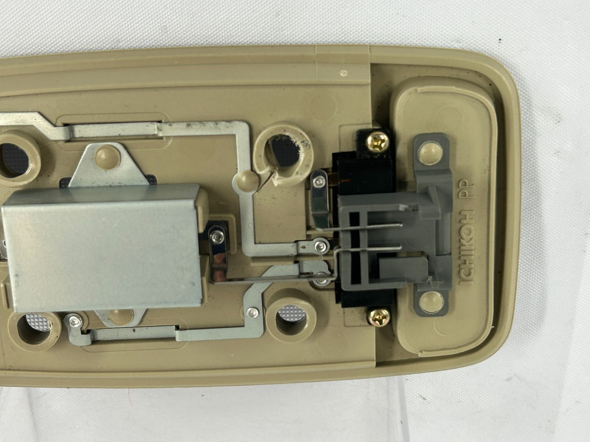 2002-2003 Lexus RX300 Rear Luggage Area Roof Dome Map Light Lamp OEM 81240-22120