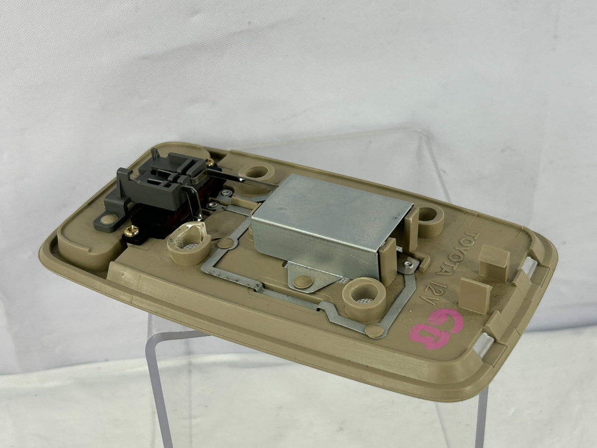 2002-2003 Lexus RX300 Rear Luggage Area Roof Dome Map Light Lamp OEM 81240-22120