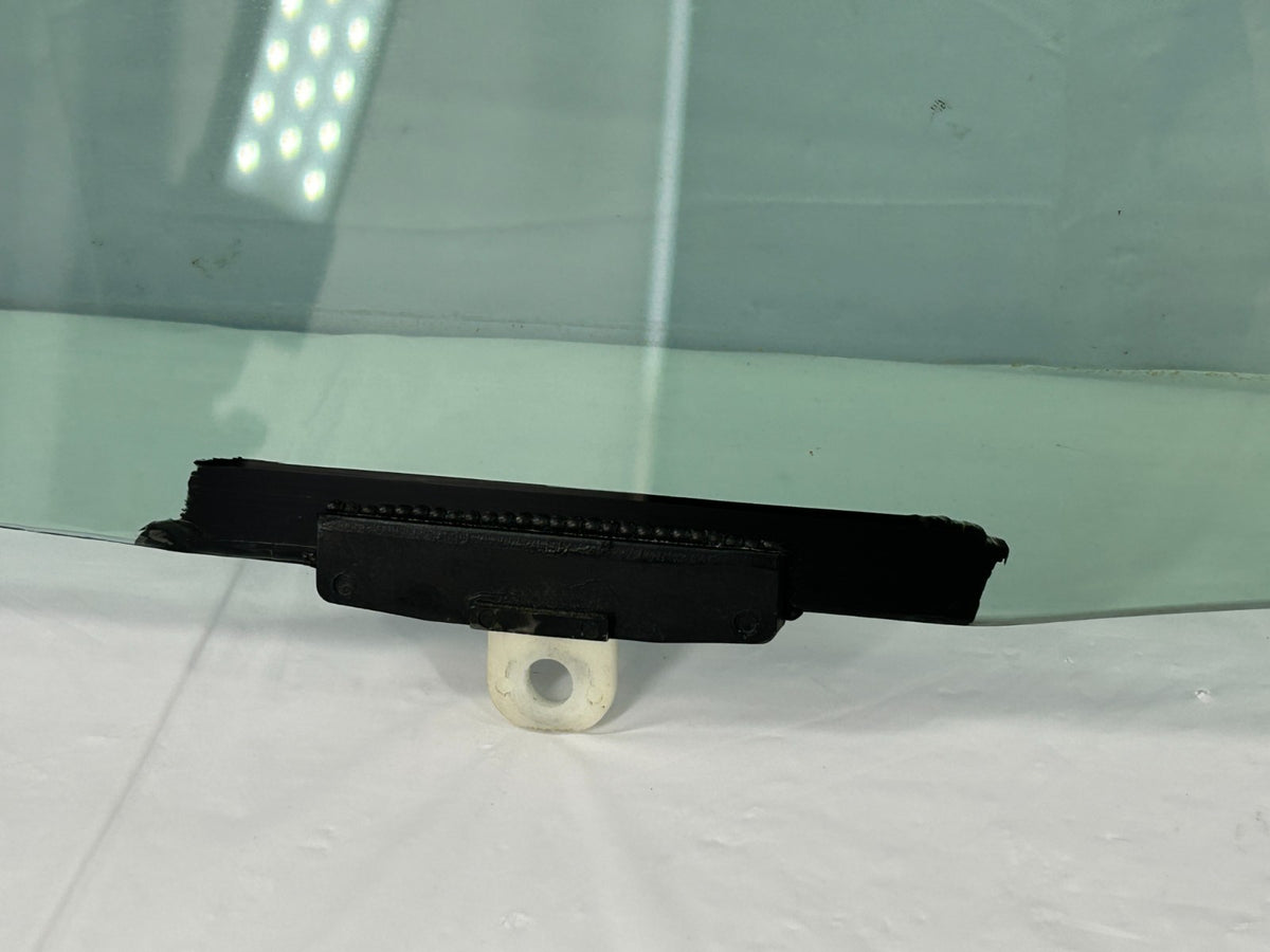 2000-2003 Lexus RX300 Front Right Passenger Door Window Glass OEM 68101-48030