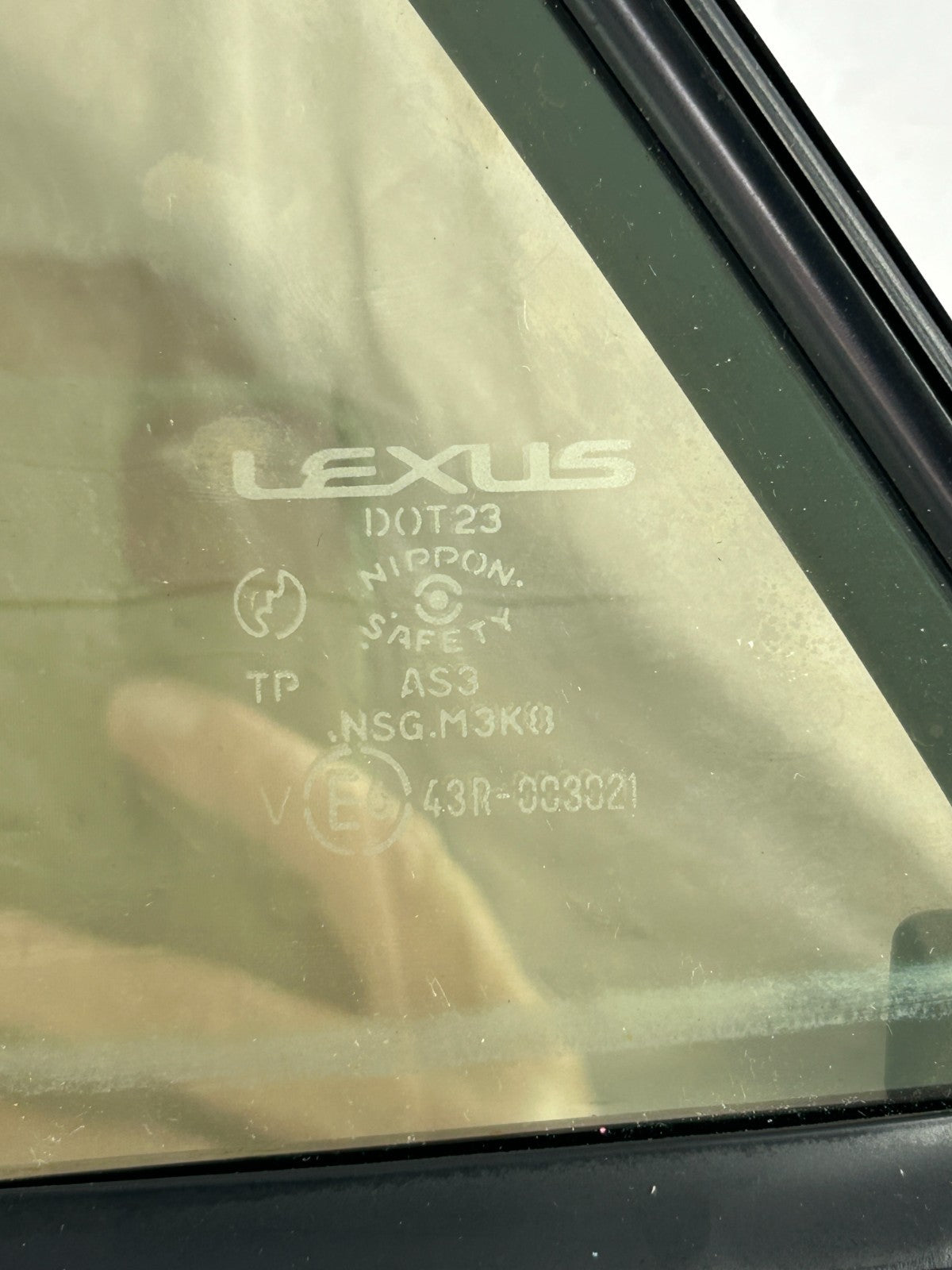 2000-2003 Lexus RX300 Rear Left Door Quarter Window Vent Glass OEM 68124-48040