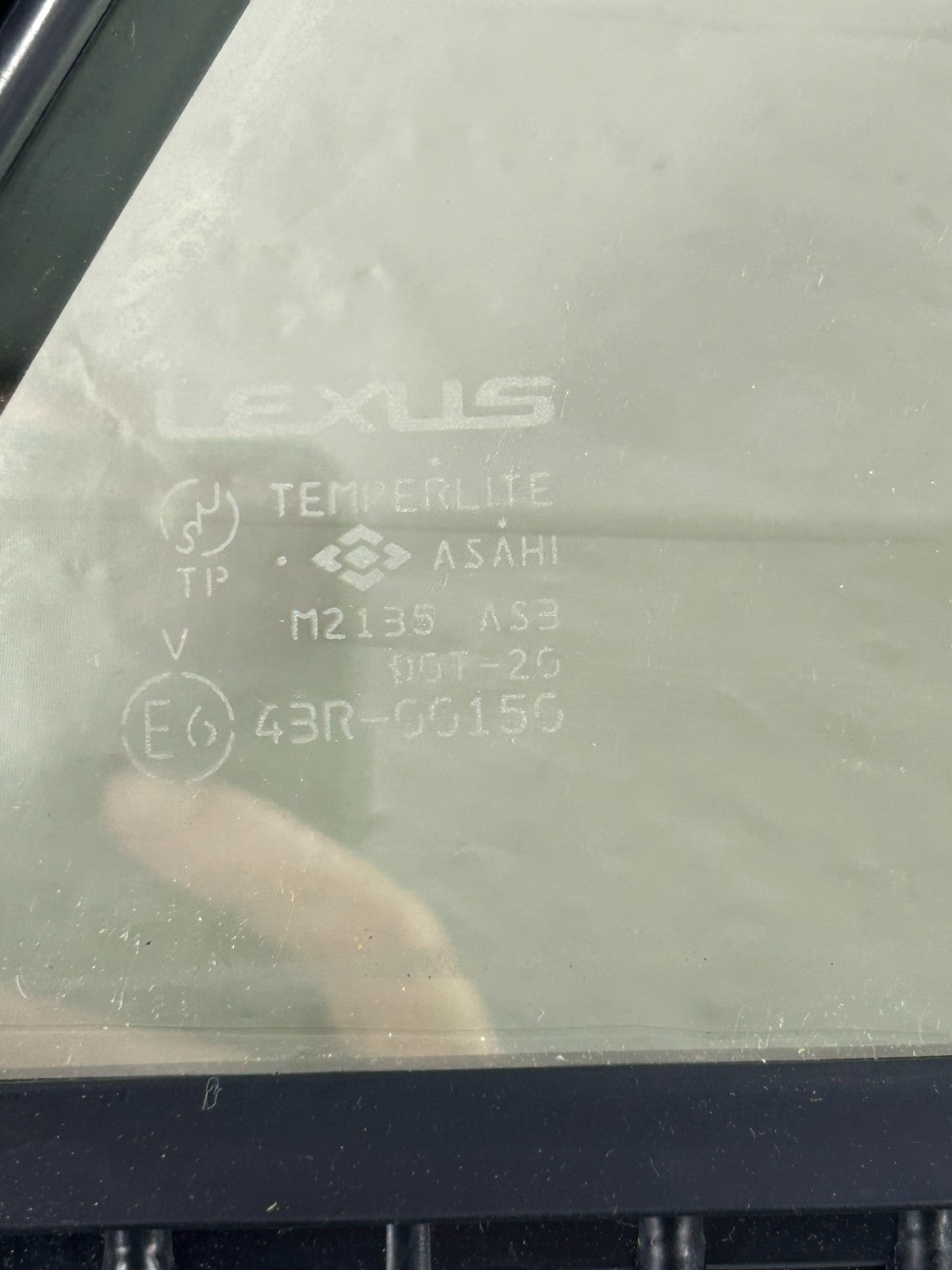 2000-2003 Lexus RX300 Rear Right Door Quarter Window Vent Glass OEM 68123-48040