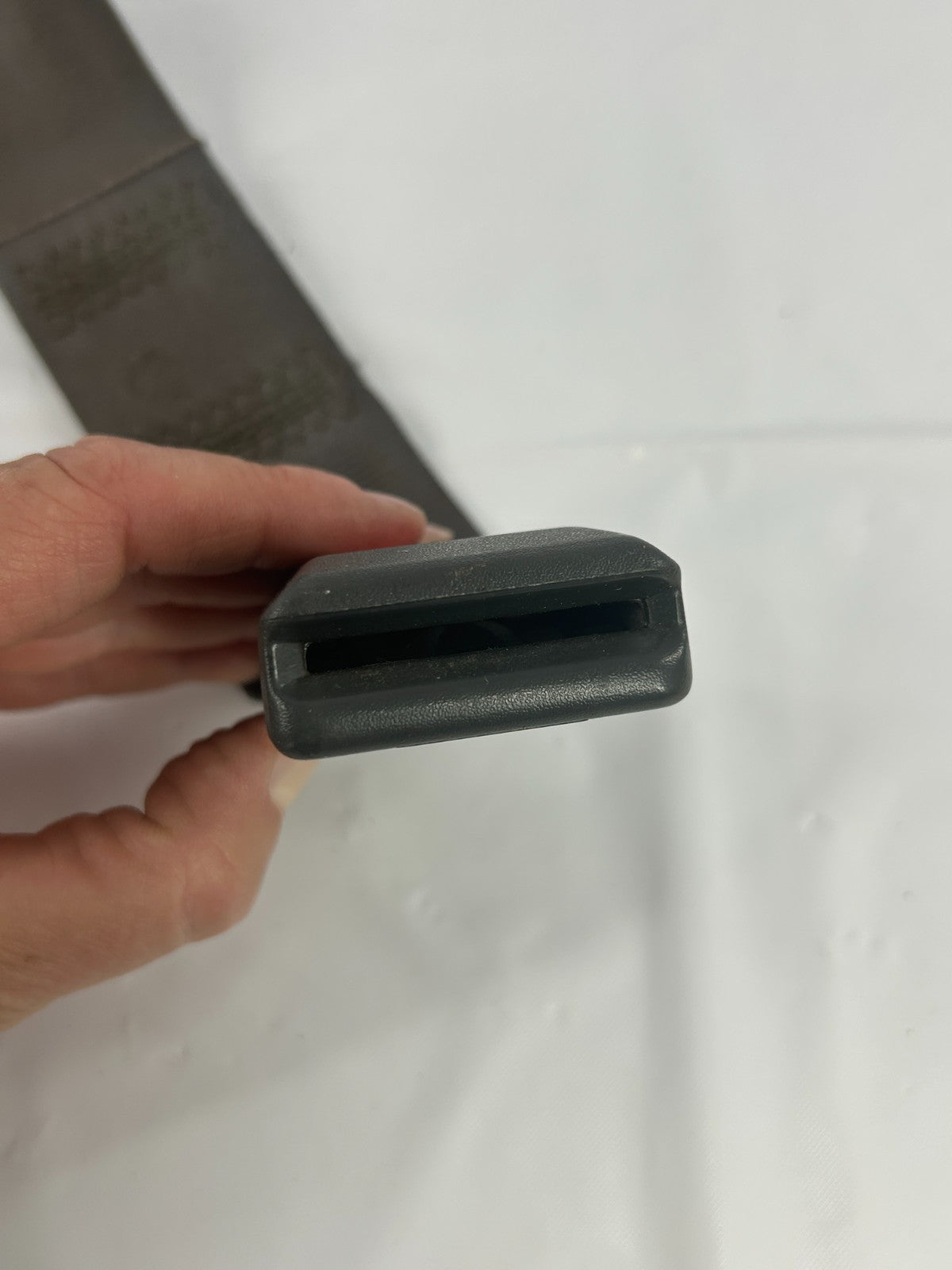 1988-1990 Toyota Land Cruiser Rear Right Seat Belt Buckle OEM 73380-90A20-06