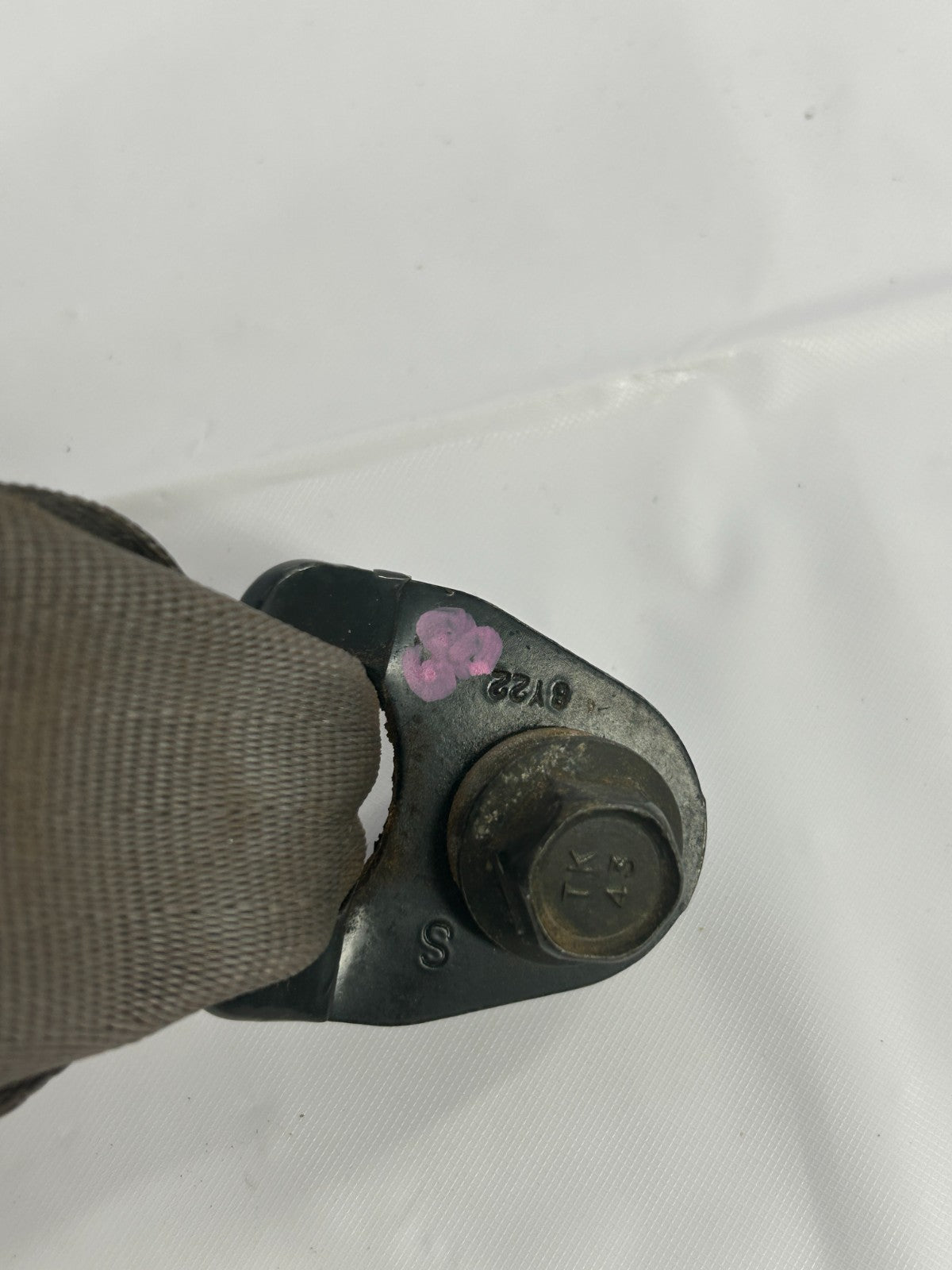 1988-1990 Toyota Land Cruiser Rear Right Seat Belt Buckle OEM 73380-90A20-06