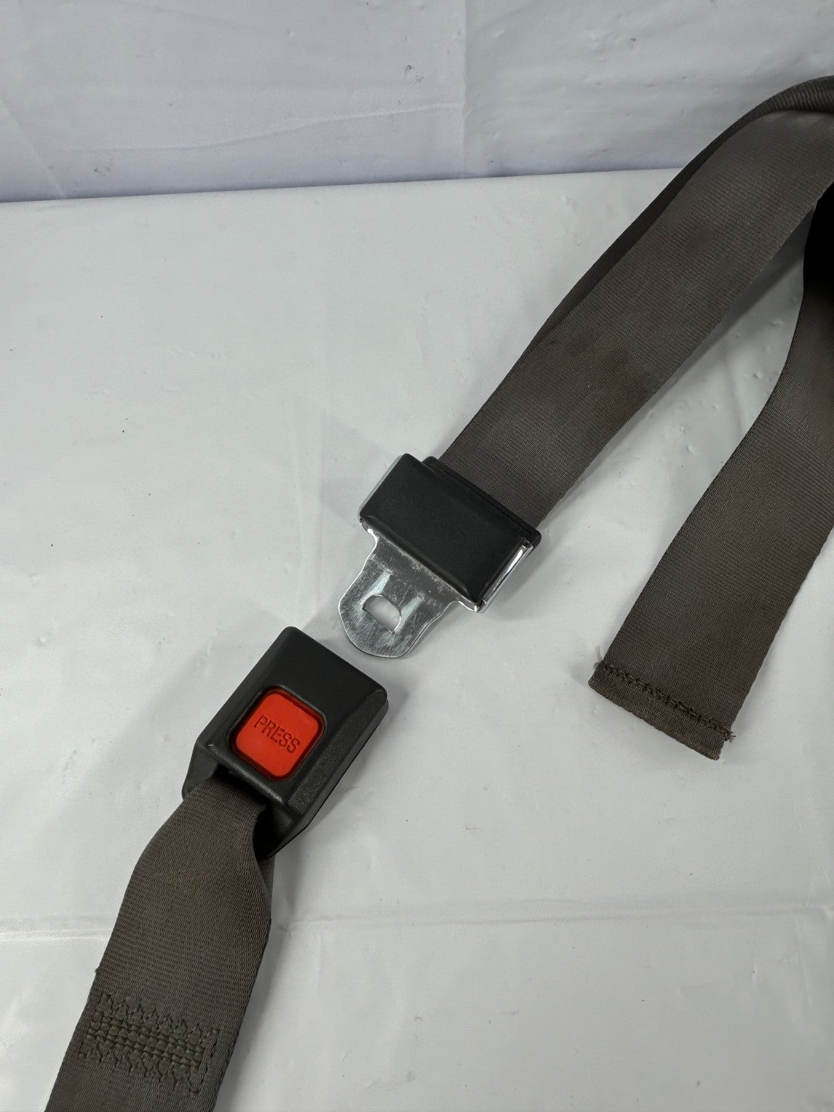 88-89 Toyota Land Cruiser Rear Center Lap Seat Belt Receiver OEM 73330-90A04-13