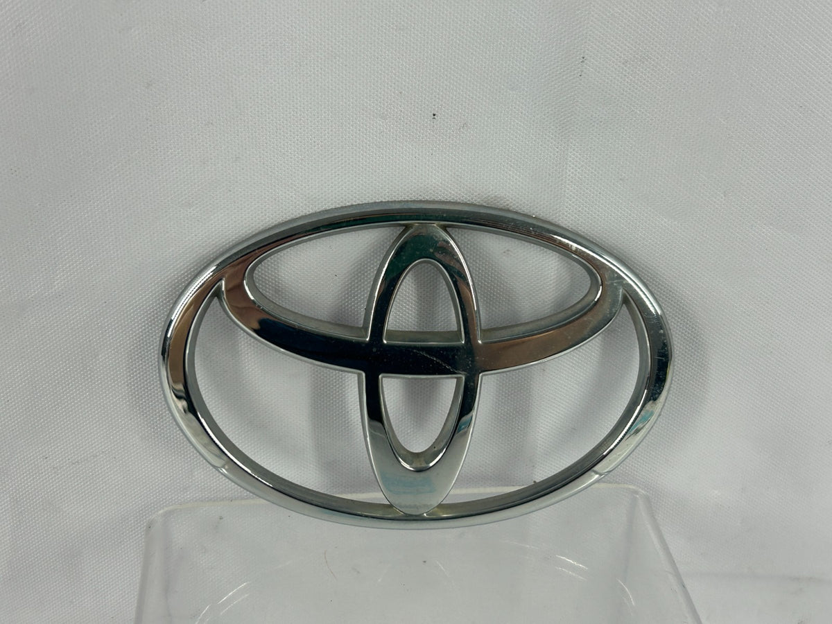 2004-2007 Toyota Sequoia Front Radiator Grille Emblem Badge Logo OEM 75311-0C020