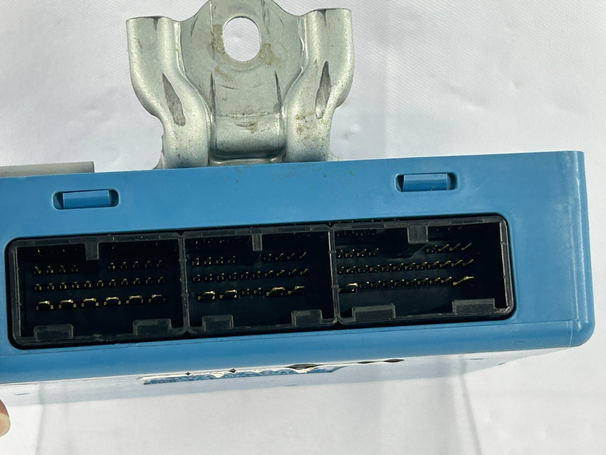 2005-2007 Toyota Sequoia Multiplex Network Body Control Module OEM 89221-0C082