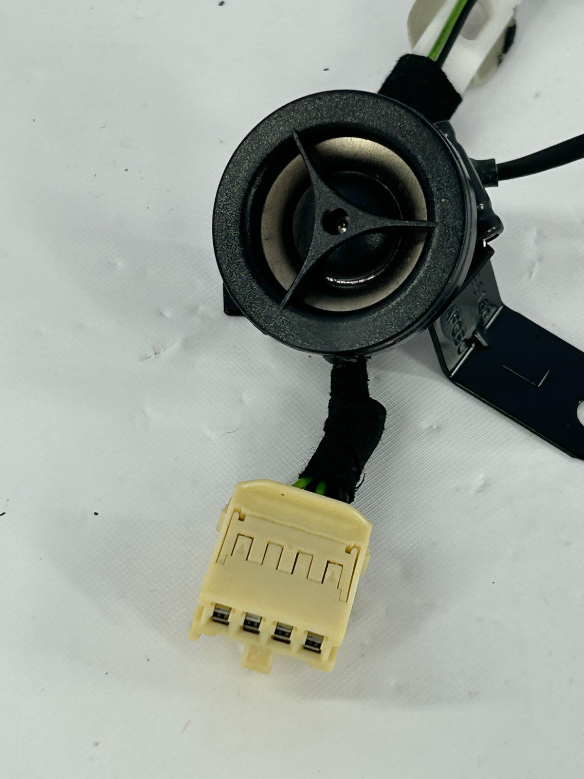 2001-2007 Toyota Sequoia Front Left Side Door Speaker Tweeter OEM 86160-AF050
