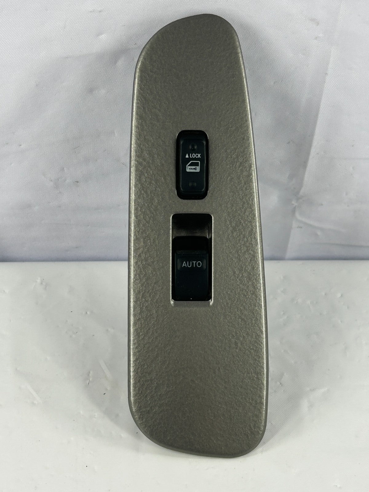 04-07 Toyota Sequoia Front Right Passenger Side Window Switch OEM 84030-0C031