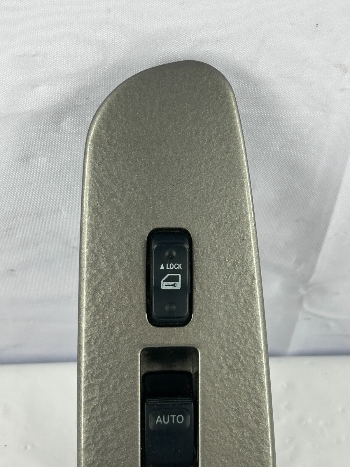 04-07 Toyota Sequoia Front Right Passenger Side Window Switch OEM 84030-0C031