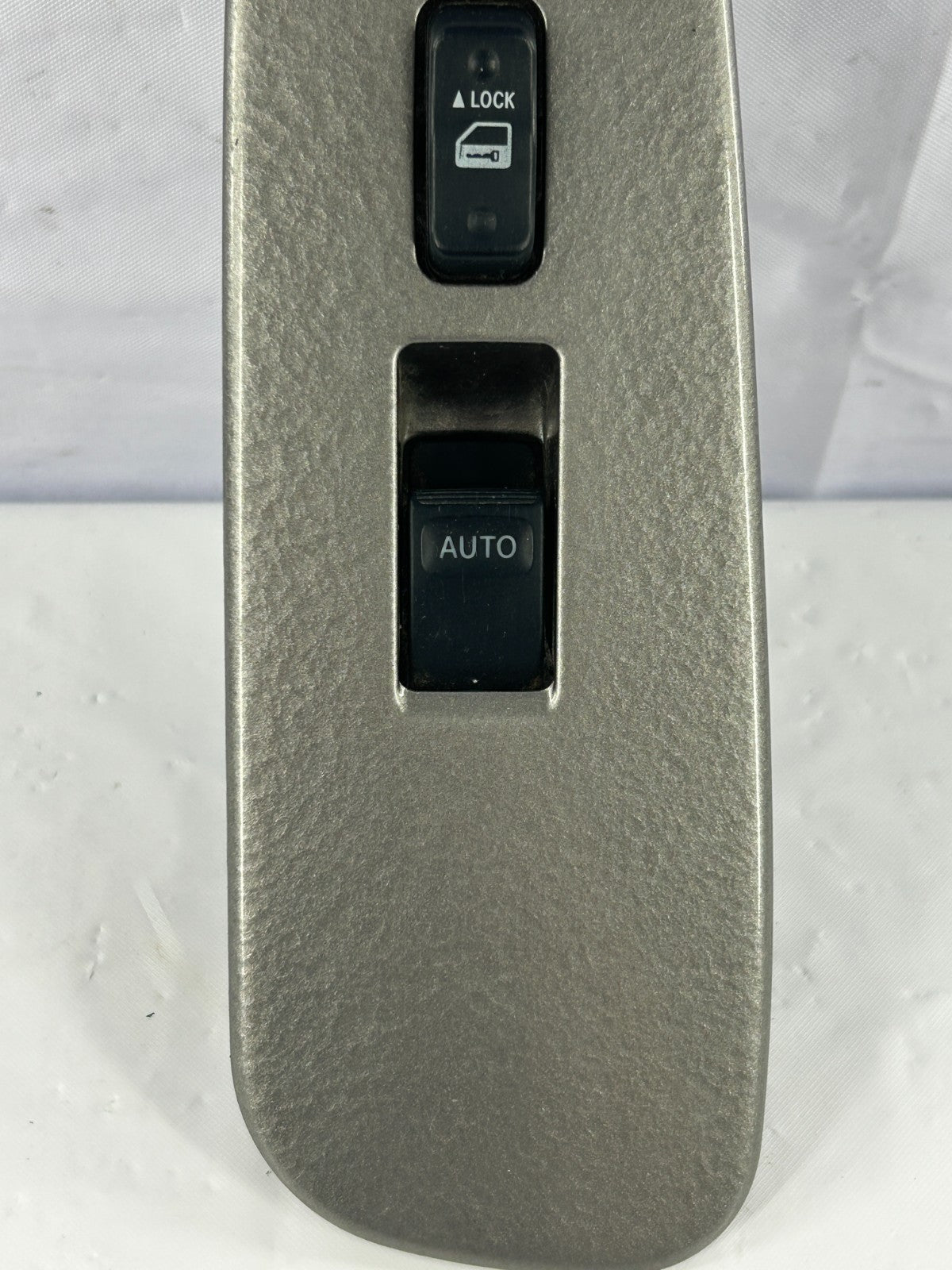 04-07 Toyota Sequoia Front Right Passenger Side Window Switch OEM 84030-0C031