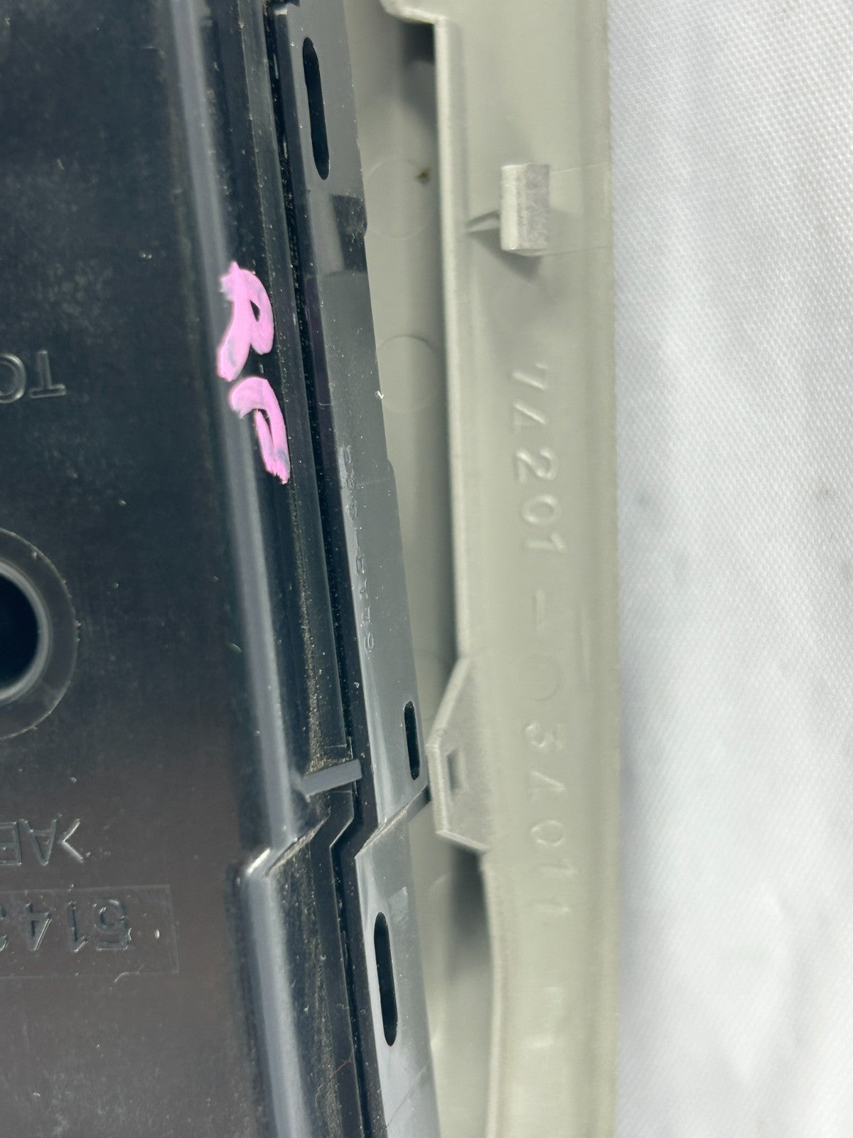 04-07 Toyota Sequoia Front Right Passenger Side Window Switch OEM 84030-0C031
