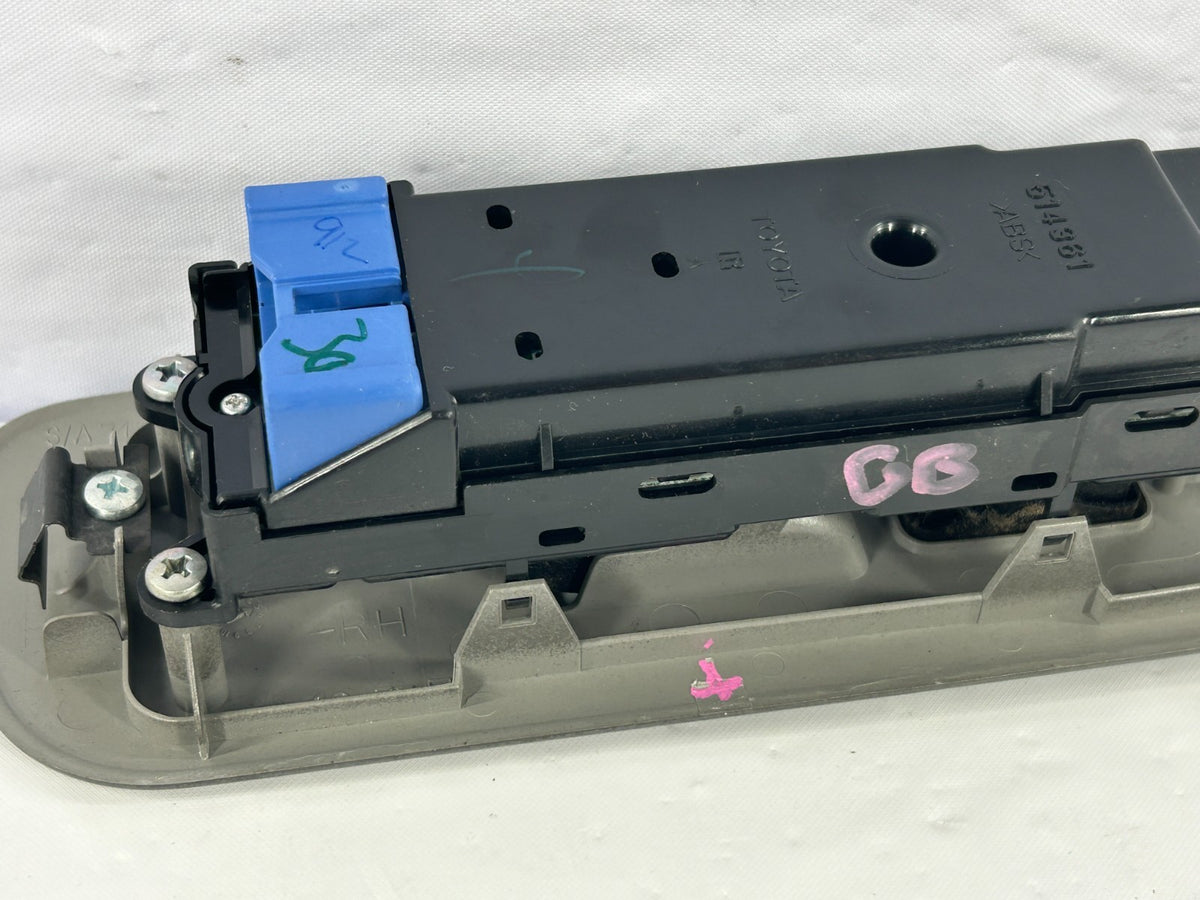 04-07 Toyota Sequoia Front Right Passenger Side Window Switch OEM 84030-0C031