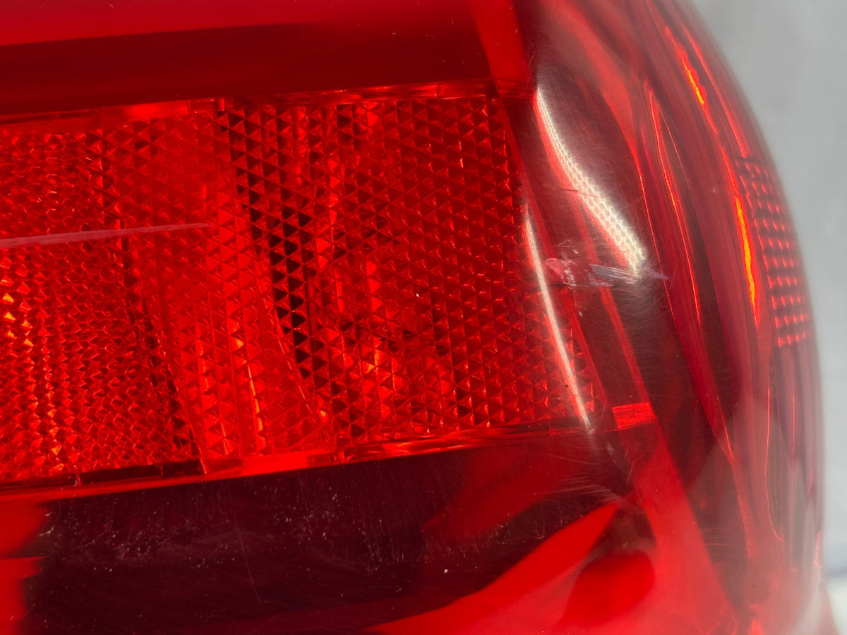 04-07 Toyota Sequoia Rear Left Outer Quarter Panel Tail Light OEM 81560-0C050
