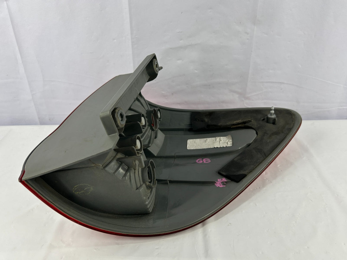 04-07 Toyota Sequoia Rear Left Outer Quarter Panel Tail Light OEM 81560-0C050