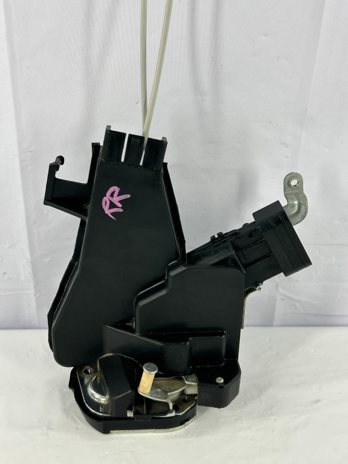2001-2007 Toyota Sequoia Rear Right Door Lock Latch Actuator OEM 69305-0C010