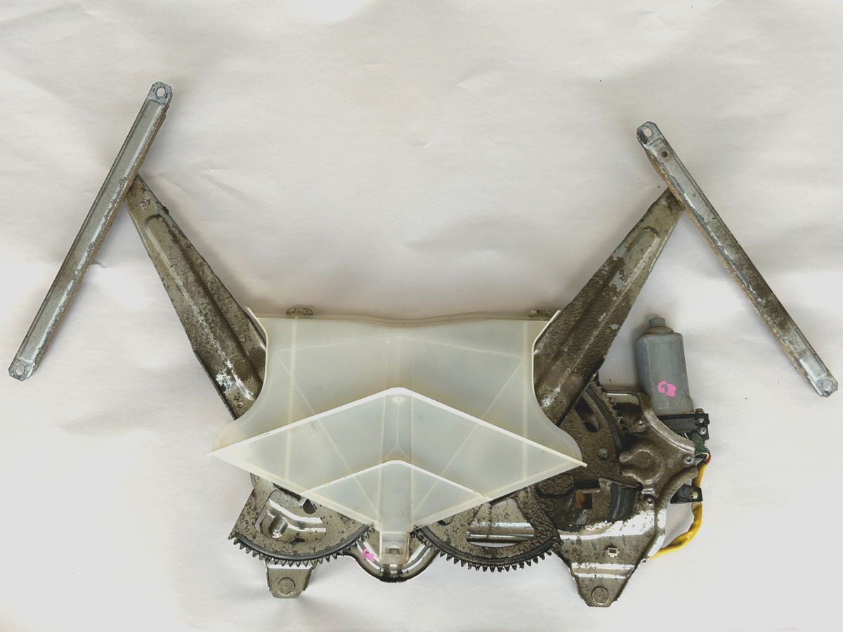 2004-2007 Toyota Sequoia Rear Tailgate Power Window Regulator Motor 85710-0C070
