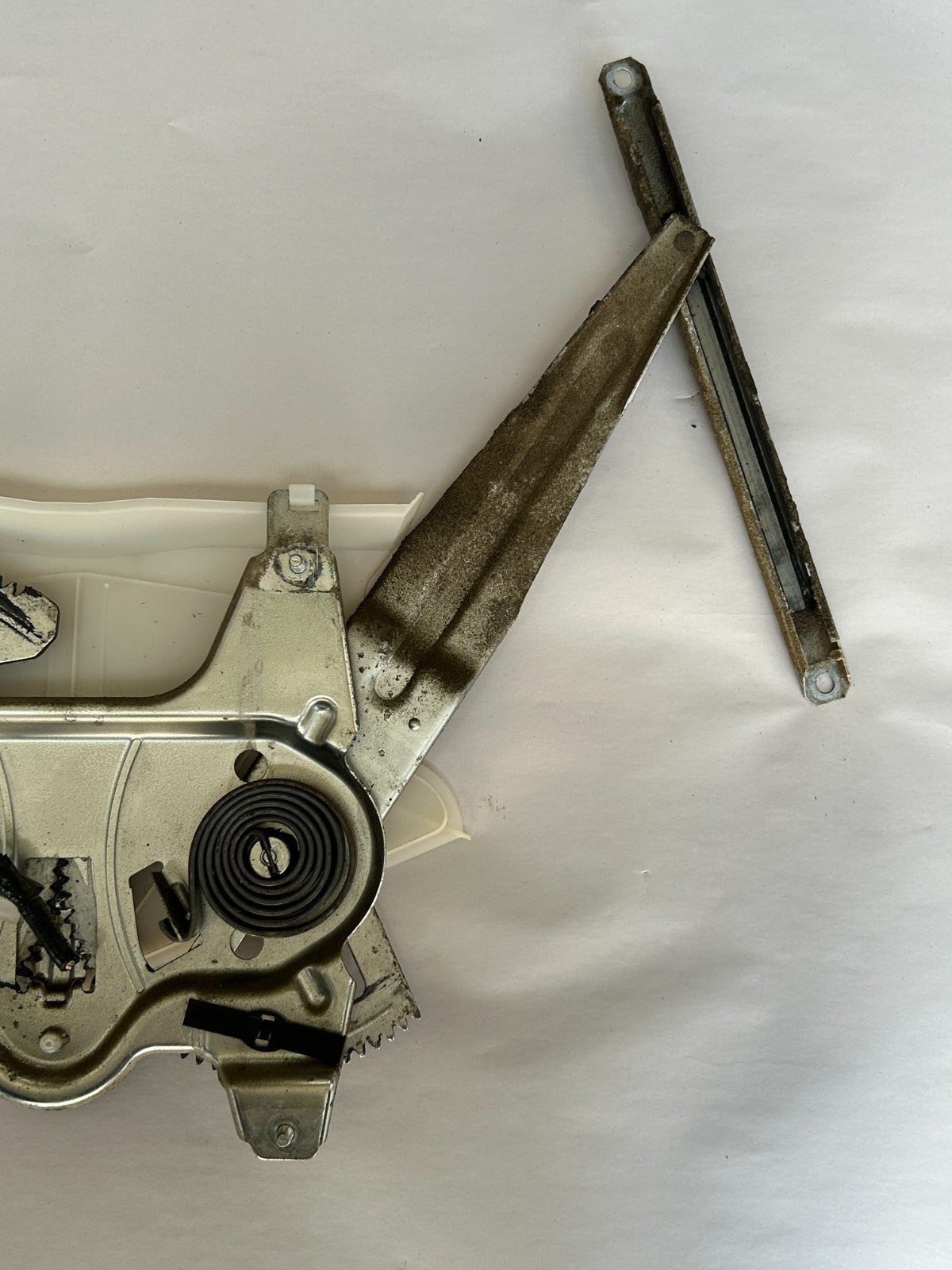 2004-2007 Toyota Sequoia Rear Tailgate Power Window Regulator Motor 85710-0C070