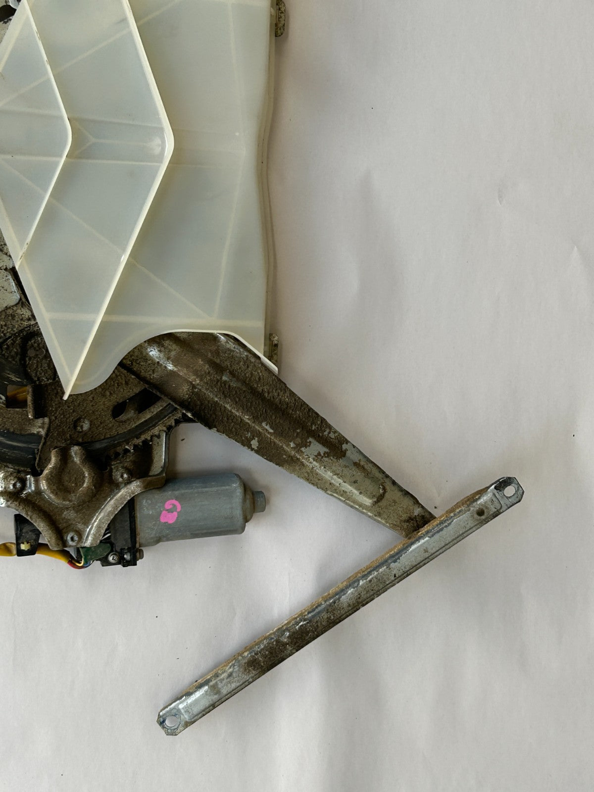2004-2007 Toyota Sequoia Rear Tailgate Power Window Regulator Motor 85710-0C070