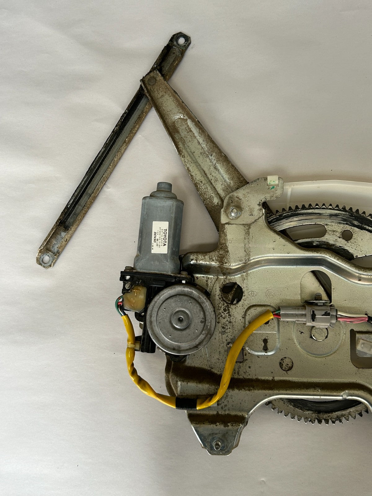 2004-2007 Toyota Sequoia Rear Tailgate Power Window Regulator Motor 85710-0C070