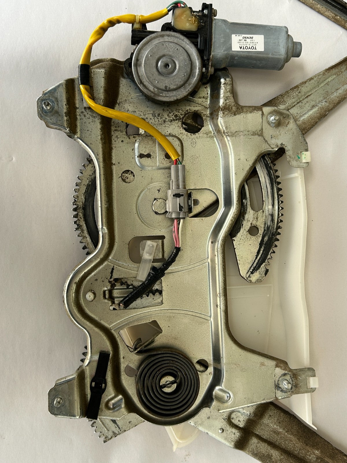 2004-2007 Toyota Sequoia Rear Tailgate Power Window Regulator Motor 85710-0C070