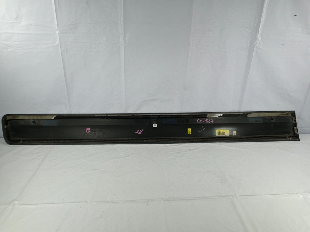 2004-2007 Toyota Sequoia Front Right Passenger Door Molding Trim OEM 75731-0C060