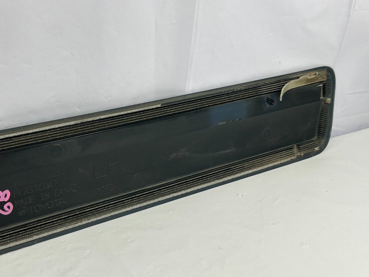 2004-2007 Toyota Sequoia Front Left Driver Door Molding Trim OEM 75732-0C060