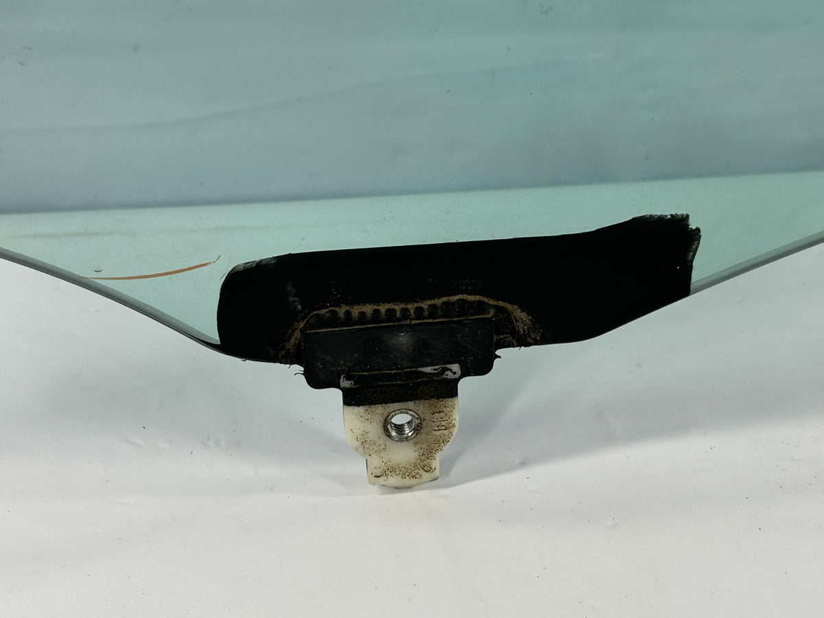 2001-2007 Toyota Sequoia Front Right Passenger Door Window Glass OEM 68101-0C020