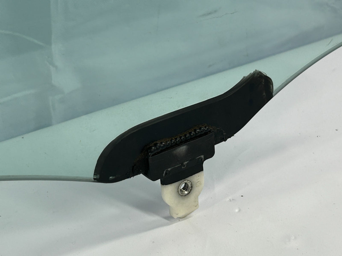 2001-2007 Toyota Sequoia Front Right Passenger Door Window Glass OEM 68101-0C020