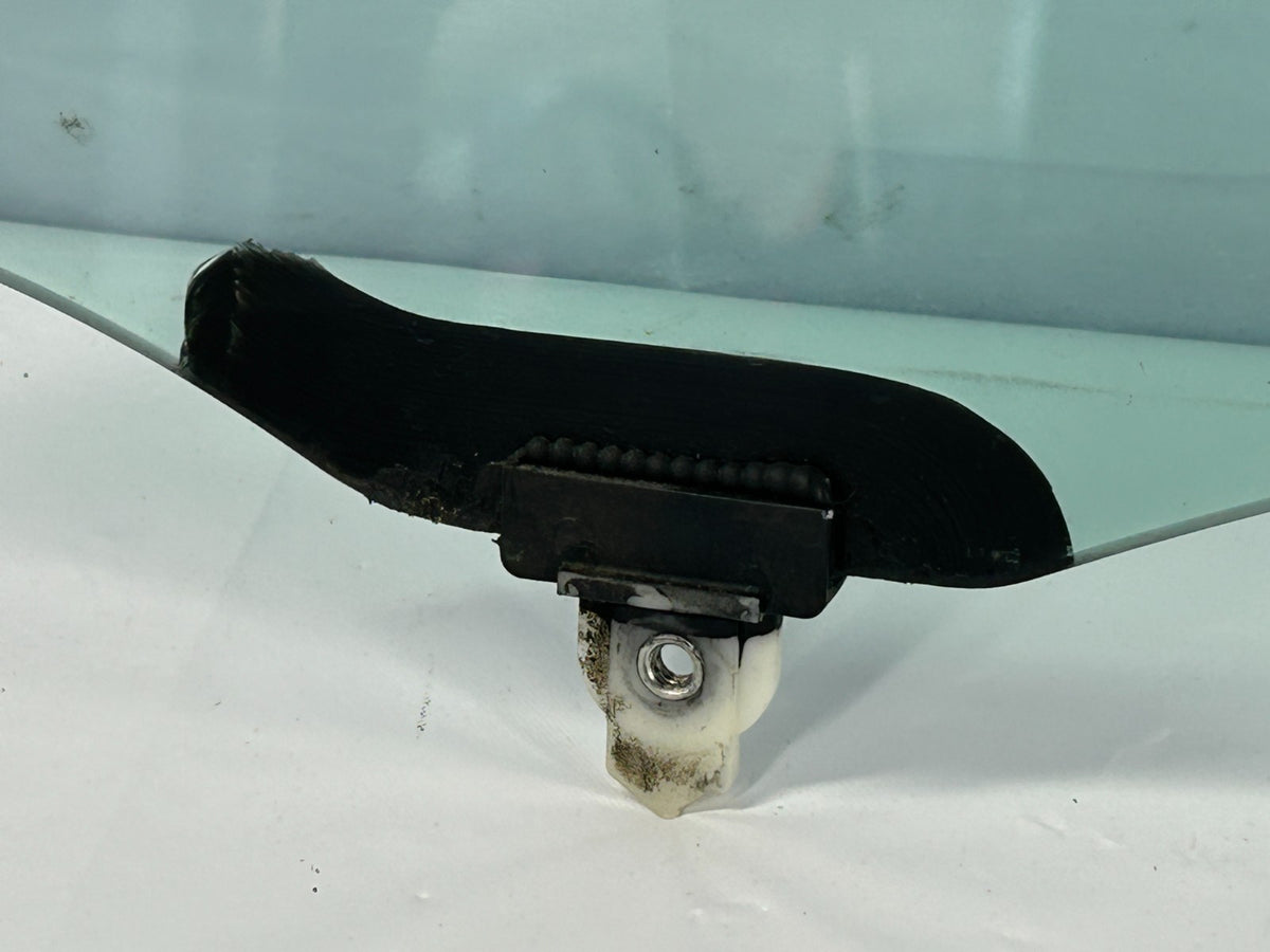 2001-2007 Toyota Sequoia Front Right Passenger Door Window Glass OEM 68101-0C020