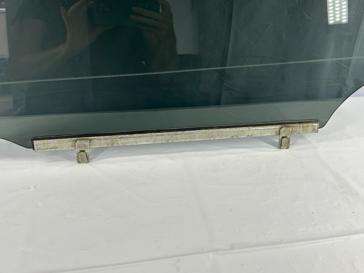 2001-2007 Toyota Sequoia Rear Left Driver Side Door Window Glass OEM 68104-0C020