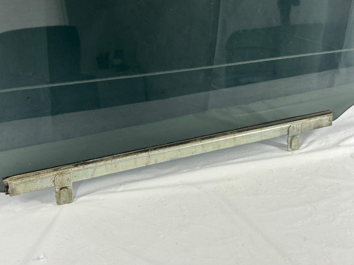 2001-2007 Toyota Sequoia Rear Right Side Door Window Glass OEM 68103-0C020