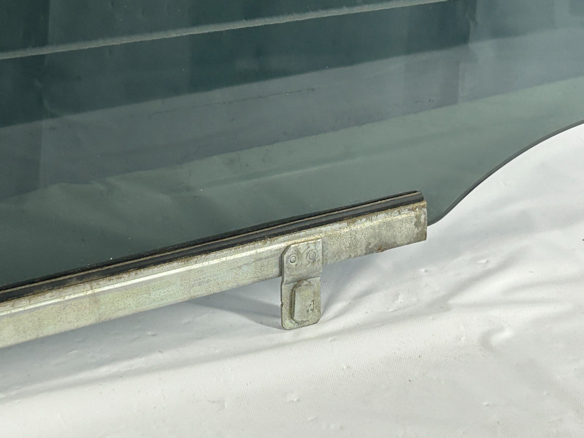 2001-2007 Toyota Sequoia Rear Right Side Door Window Glass OEM 68103-0C020