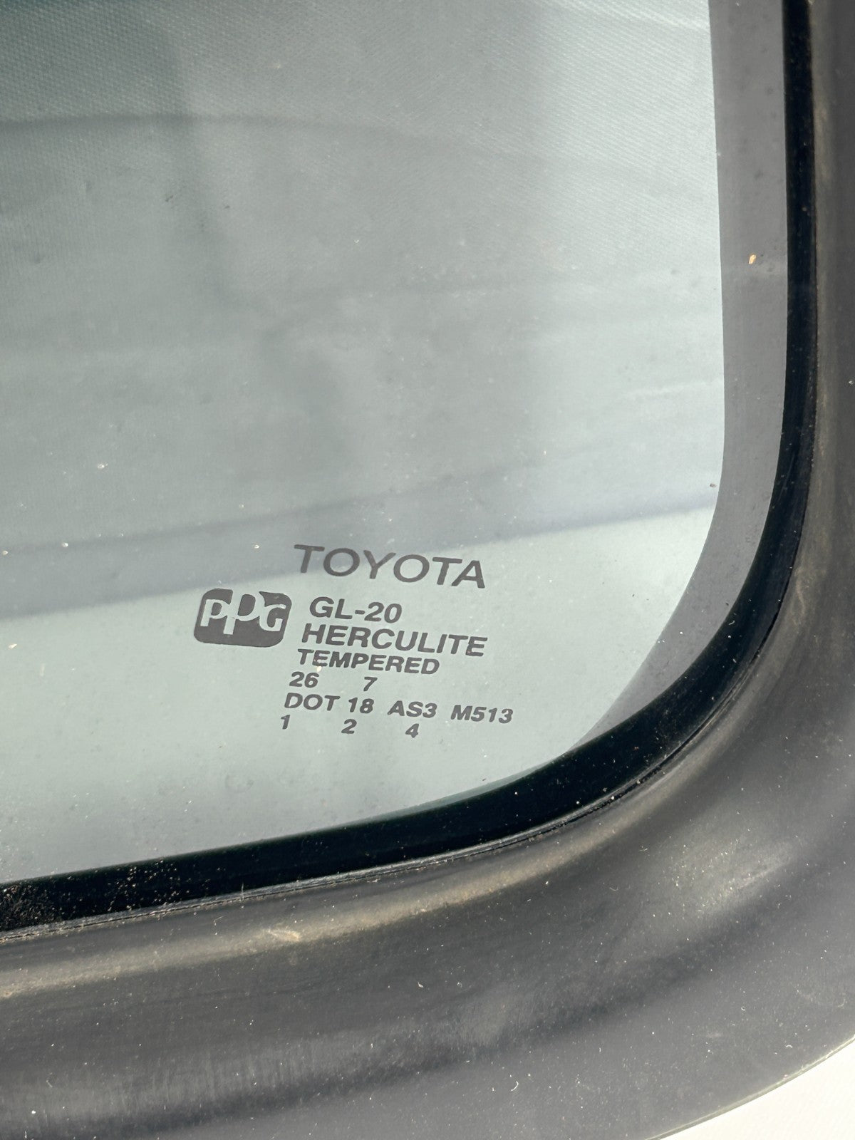01-07 Toyota Sequoia Rear Left Door Quarter Window Vent Glass OEM 68124-0C020