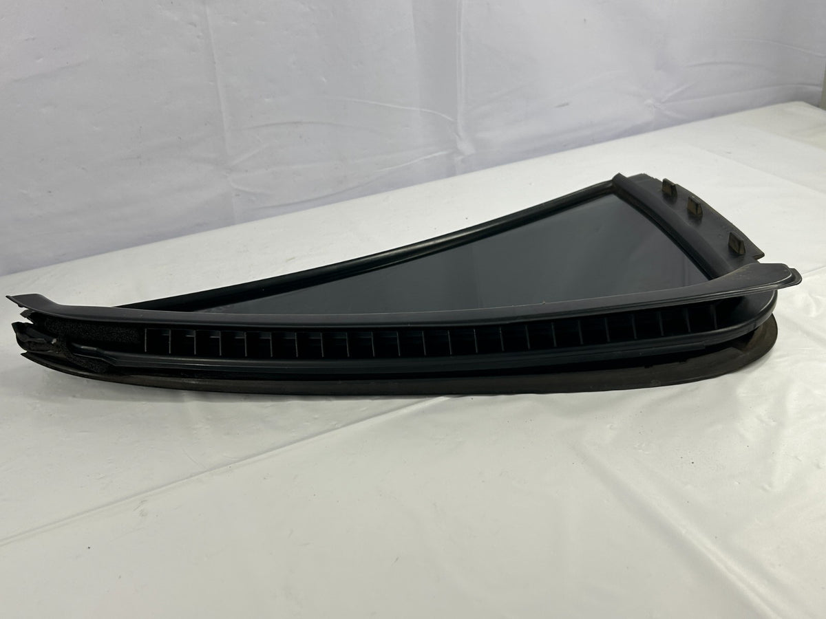 01-07 Toyota Sequoia Rear Left Door Quarter Window Vent Glass OEM 68124-0C020