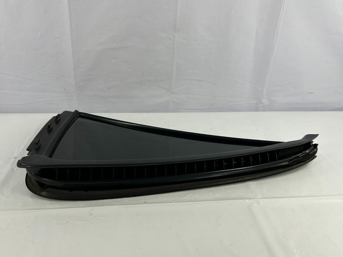 01-07 Toyota Sequoia Rear Right Door Quarter Window Vent Glass OEM 68123-0C020