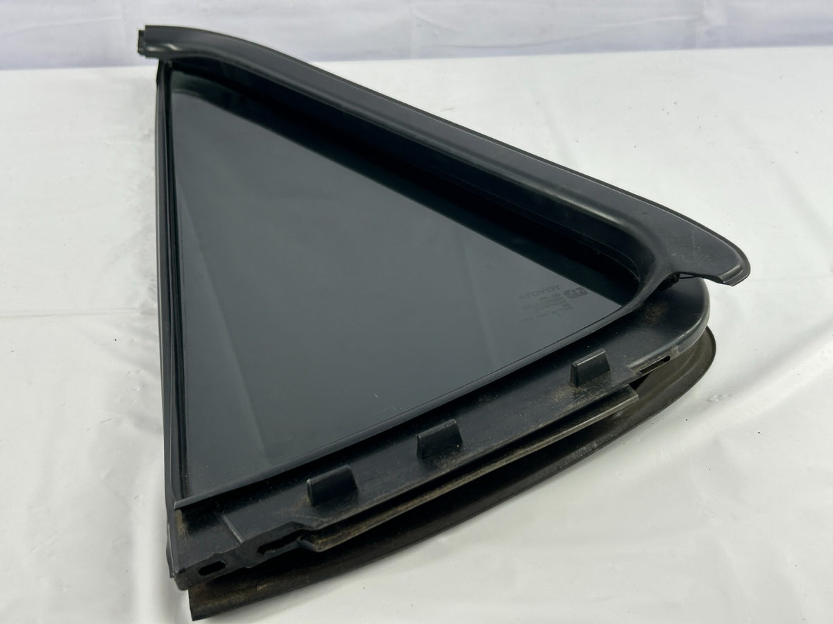 01-07 Toyota Sequoia Rear Right Door Quarter Window Vent Glass OEM 68123-0C020