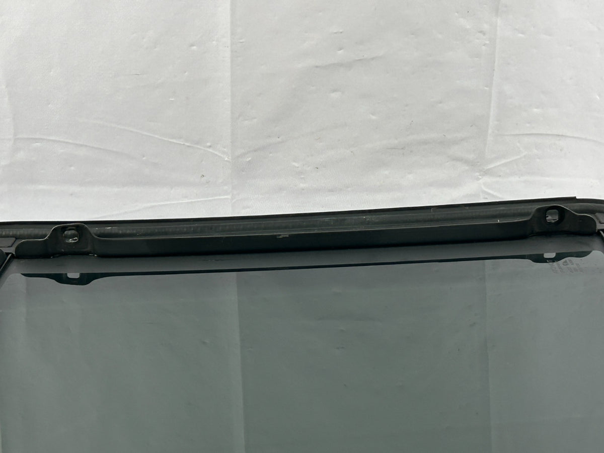 2001-2007 Toyota Sequoia Sunroof Moonroof Roof Window Glass OEM 63201-0C010