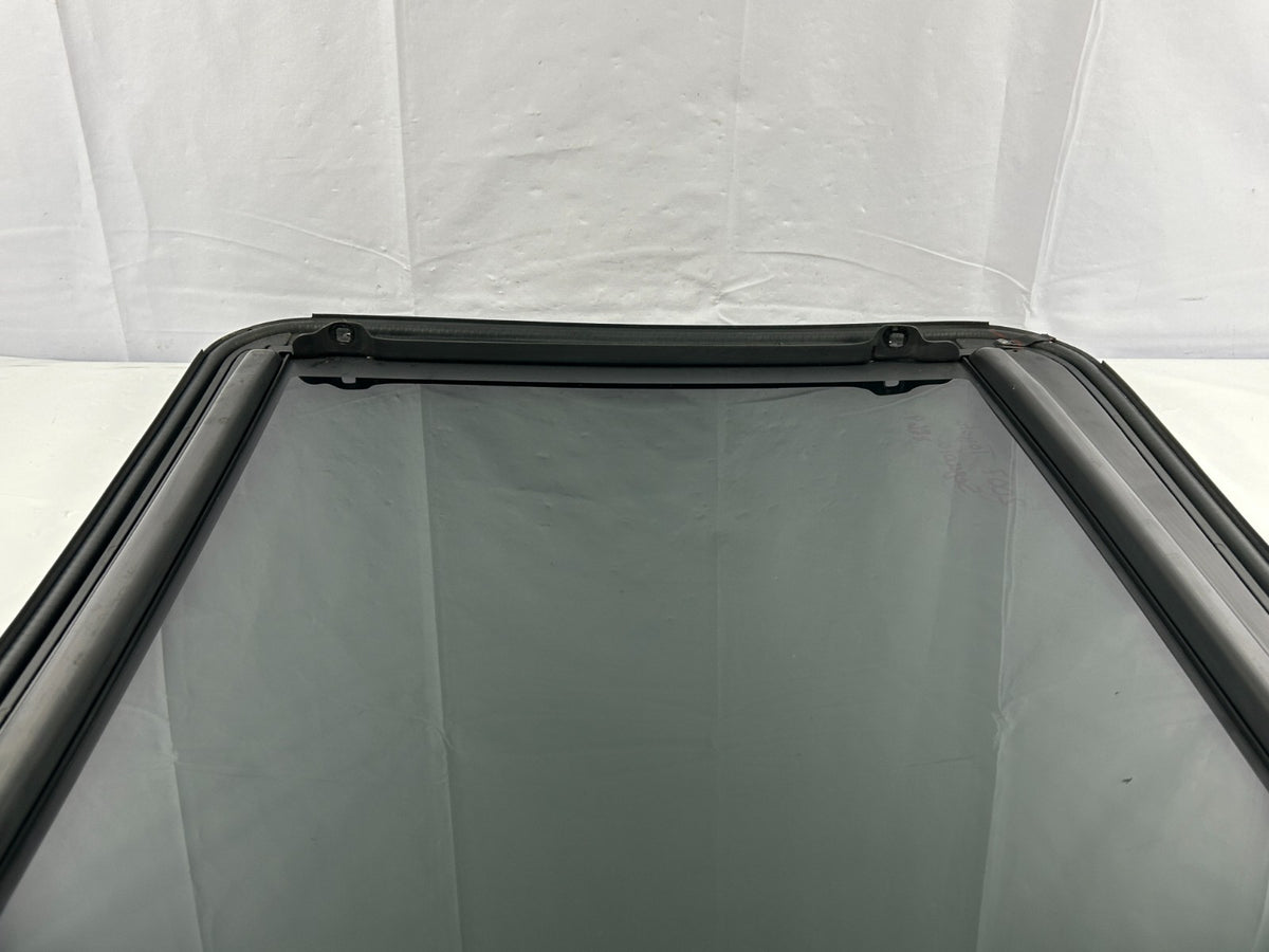 2001-2007 Toyota Sequoia Sunroof Moonroof Roof Window Glass OEM 63201-0C010