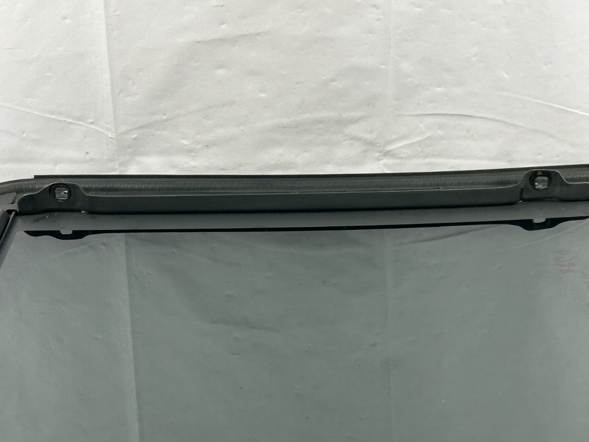 2001-2007 Toyota Sequoia Sunroof Moonroof Roof Window Glass OEM 63201-0C010