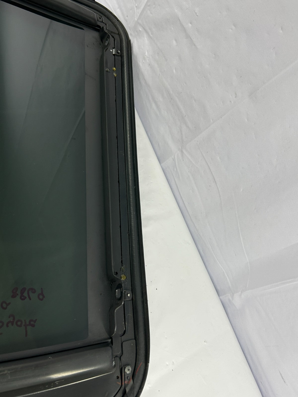 2001-2007 Toyota Sequoia Sunroof Moonroof Roof Window Glass OEM 63201-0C010