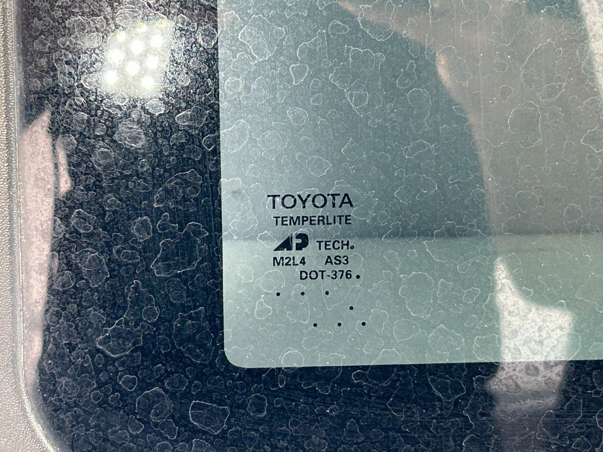 2001-2007 Toyota Sequoia Sunroof Moonroof Roof Window Glass OEM 63201-0C010