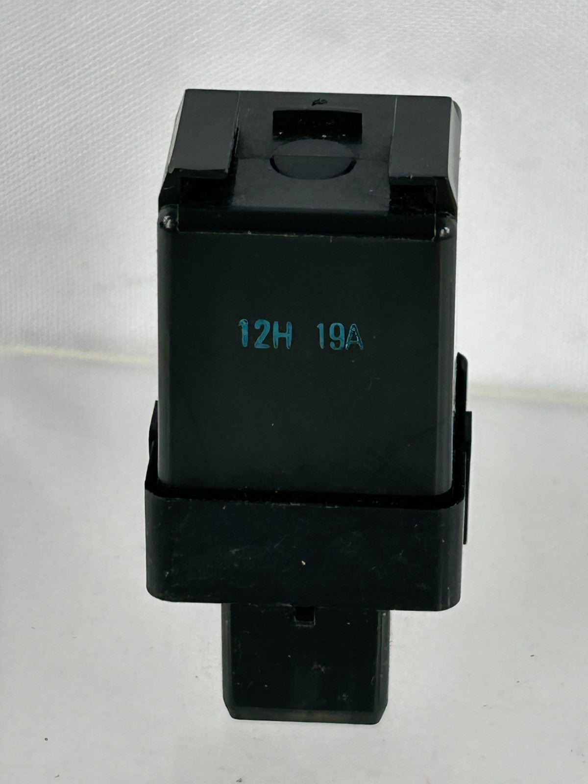 1981-1990 Toyota Land Cruiser Turn Signal Flasher Relay OEM 81980-16010